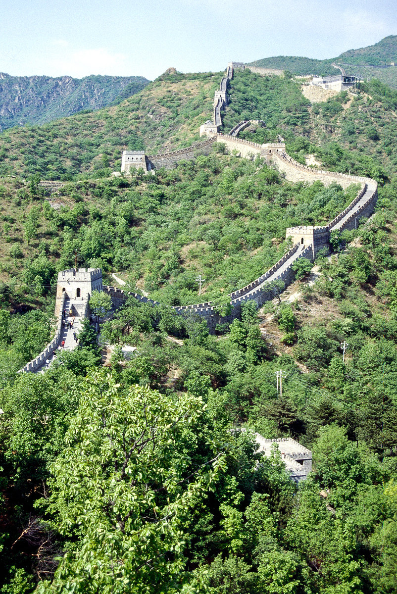Landschaft an der Chinesischen Mauer bei Badaling. Bild vom Dia. Aufnahme: Mai 1989