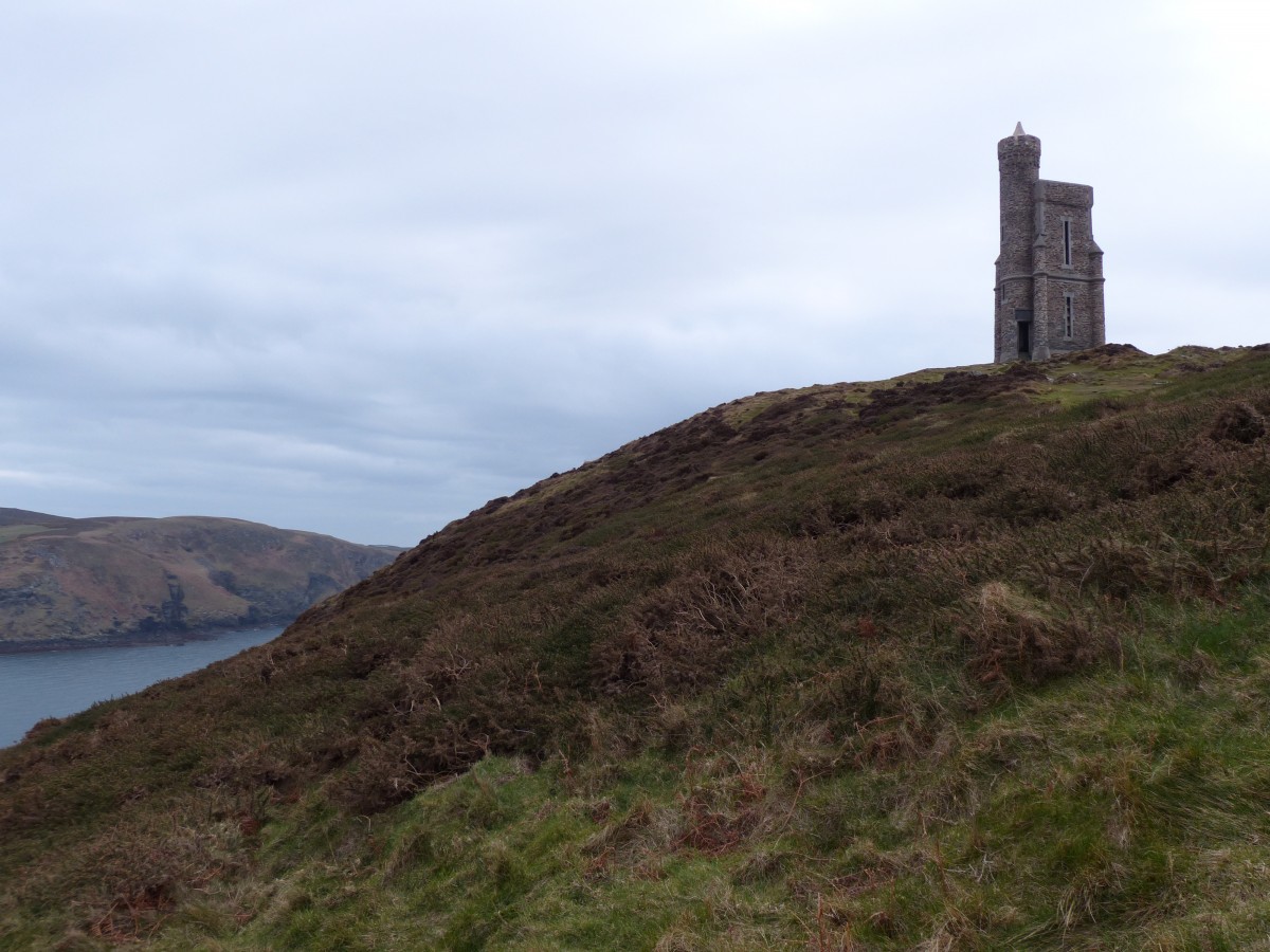 Milner's Tower in Rushen - eine kleine Wanderung von Port Erin entfernt. Der Turm ist offen und durch eine enge Wendeltreppe erreichbar. 20.3.2015