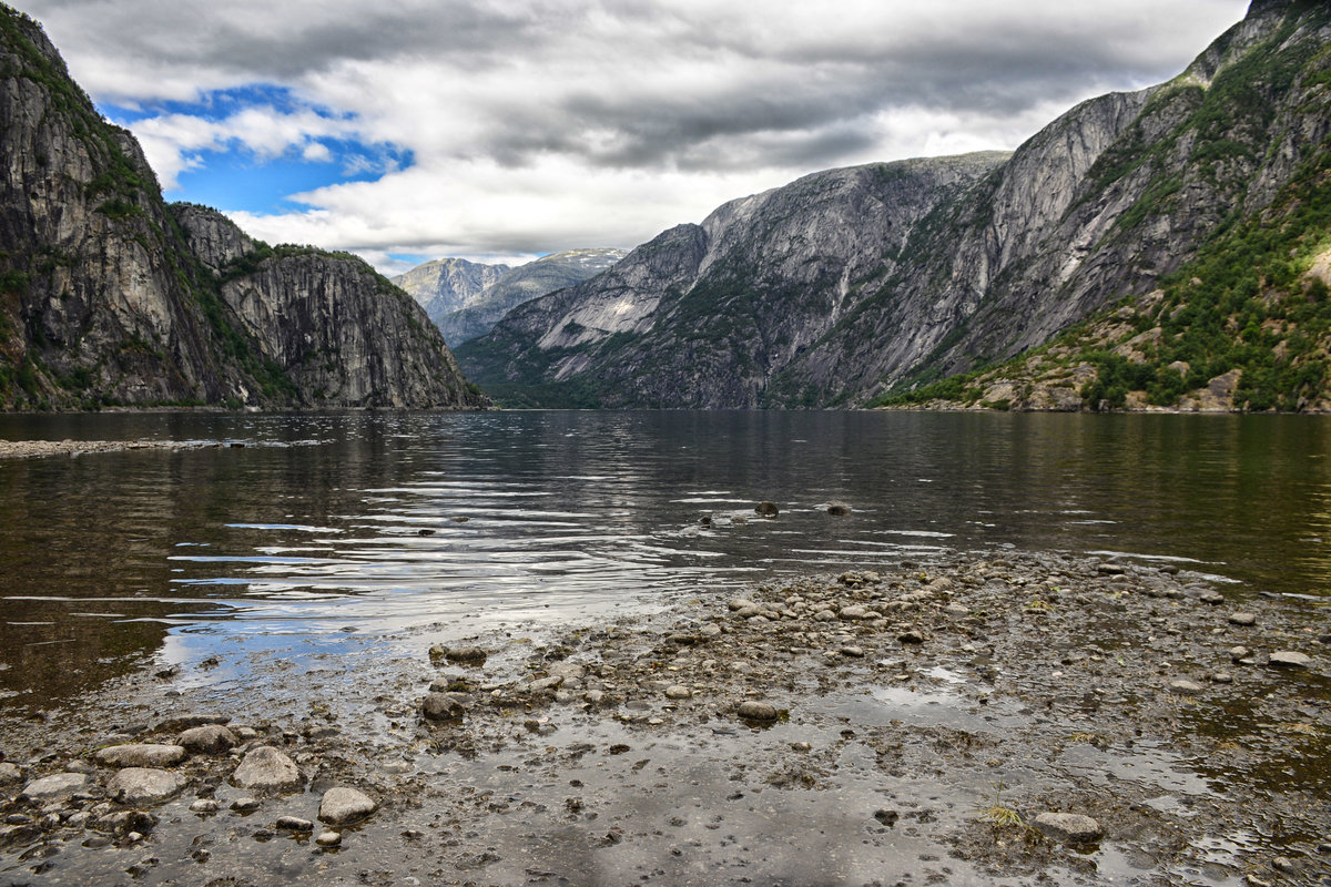 Osafjorden in Norwegen. Aufnahme: 9. Juli 2018.