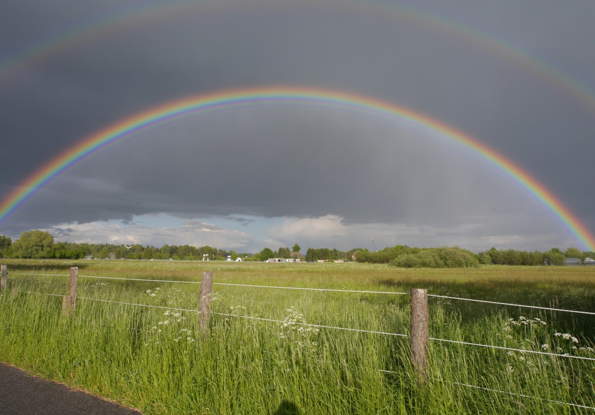 Regenbogen und Nebenregenbogen bei Altengamme; Brennweite 24mm reichten nicht aus, um ihn komplett einzufangen; 30.05.2015
