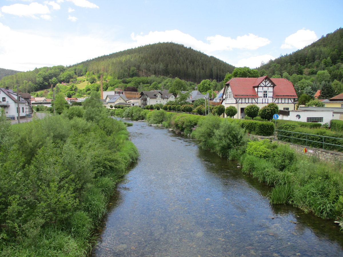 Sie gab dem Schwarzatal ihren Namen das Flüsschen Schwarza in Sitzendorf am 30.Mai 2020.