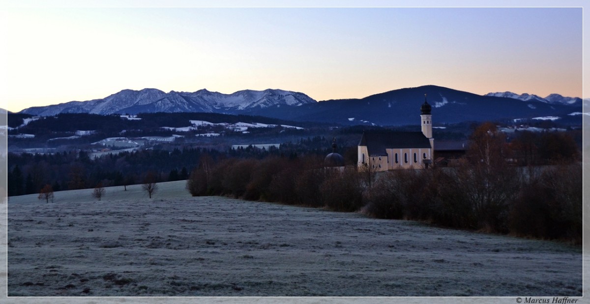 Sonnenaufgang irgendwo auf der Fahrt nach Österreich am 13. Dezember 2013.