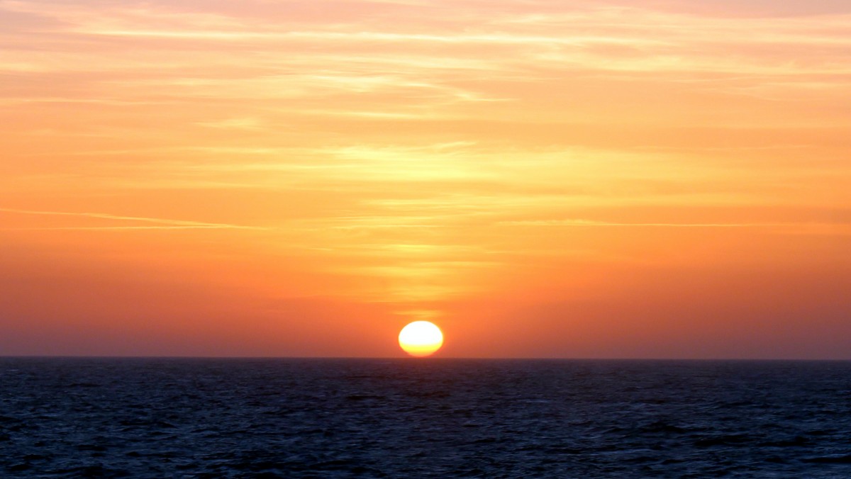 Sonnenuntergang am 22.10.2013 vor Sizilien. 