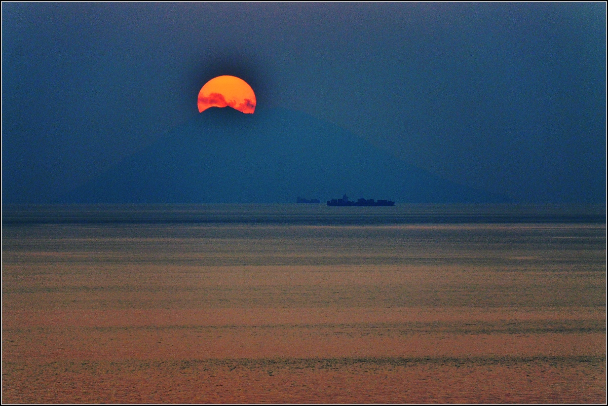 Stromboli - Sonnenuntergangsvariationen. Sommer 2013.