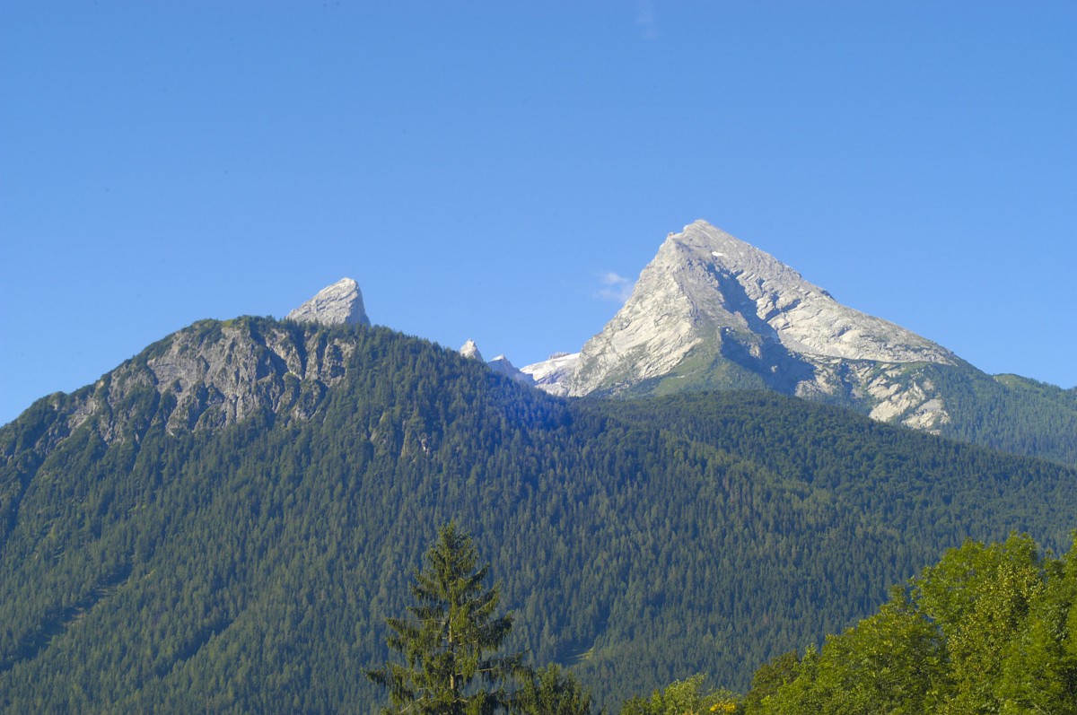 Watzmann von der Jugendherberge in Berchtesgaden aus gesehen. Aufnahme: Juli 2008.