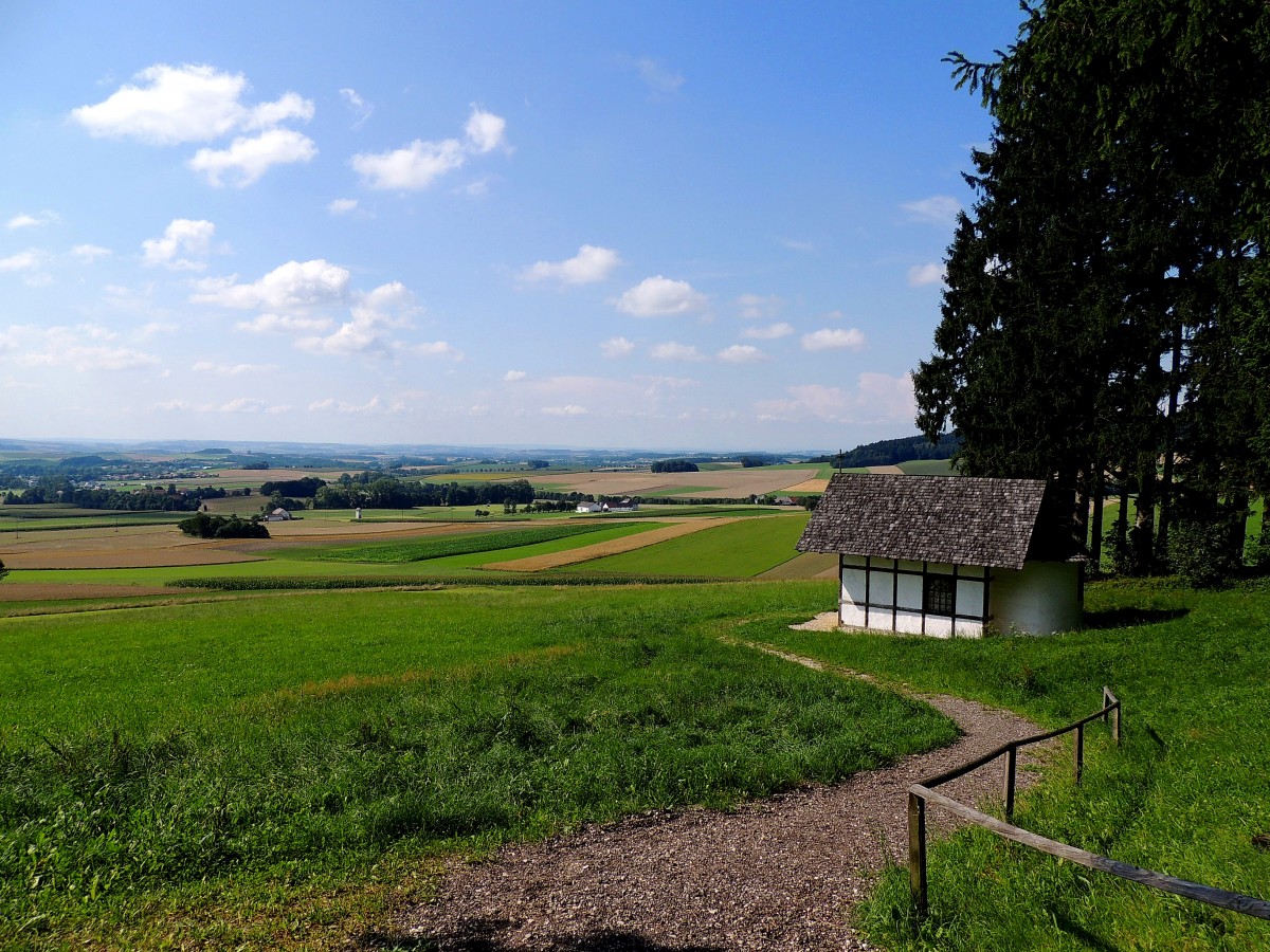 Weg zur historischen Taufkapelle bei Eberschwang; Bezirk Ried i.I.; 140803