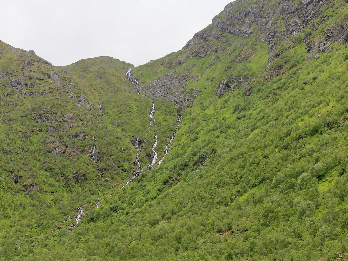 Weiterer Blick auf Teile der Lofoten am 25. Juni 2016
