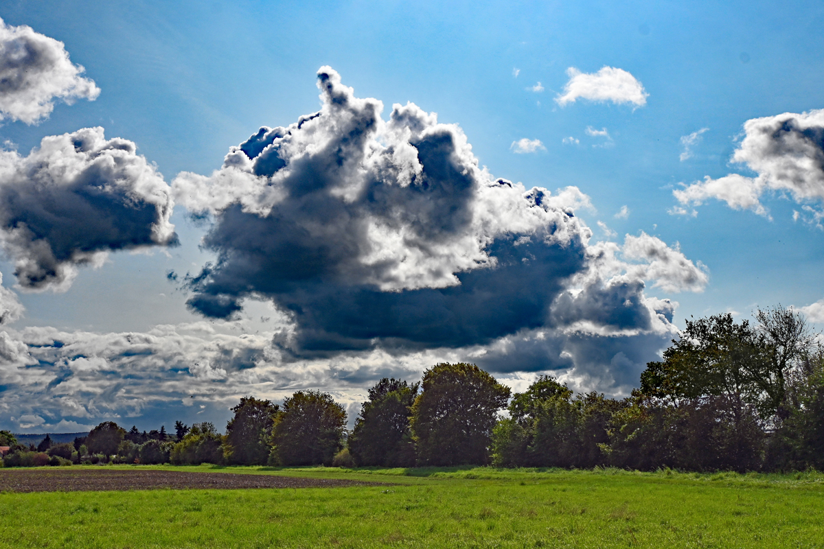 Wolken- und Sonnemix in der Voreifel bei Bad Münstereifel - 23.09.2023