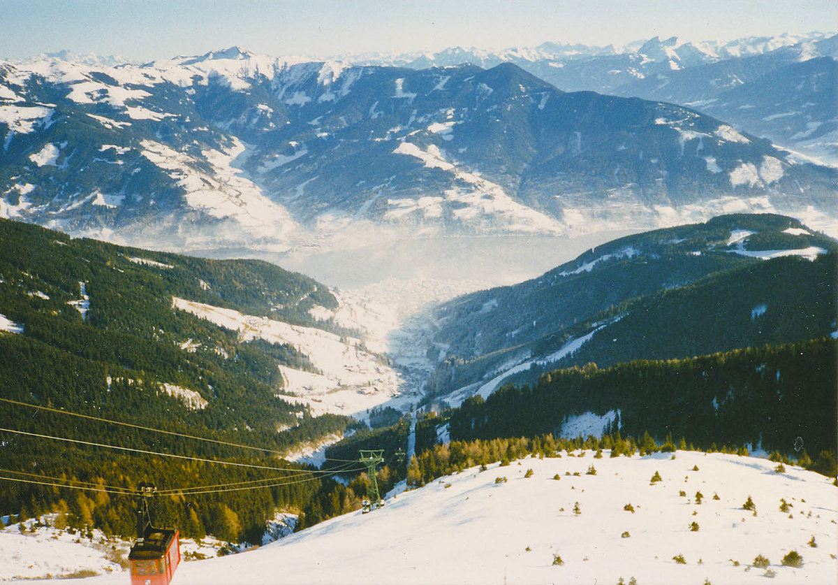 Zeller See und die Zeller Berge von Schmittenhöhe aus gesehen. Bild vom Negativ. Aufnahme: Dezember 1989.