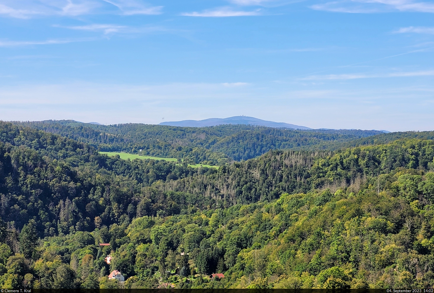 Vom Aussichtspunkt Weißer Hirsch bei Treseburg, Stempelstelle 67 der Harzer Wandernadel, kann man bis zum Brocken schauen.

🕓 4.9.2023 | 14:02 Uhr