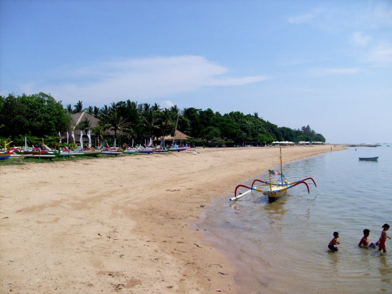  2008, Strand von Sanur Beach/Bali.
Der Strand von Travemnde hat mir besser gefallen...