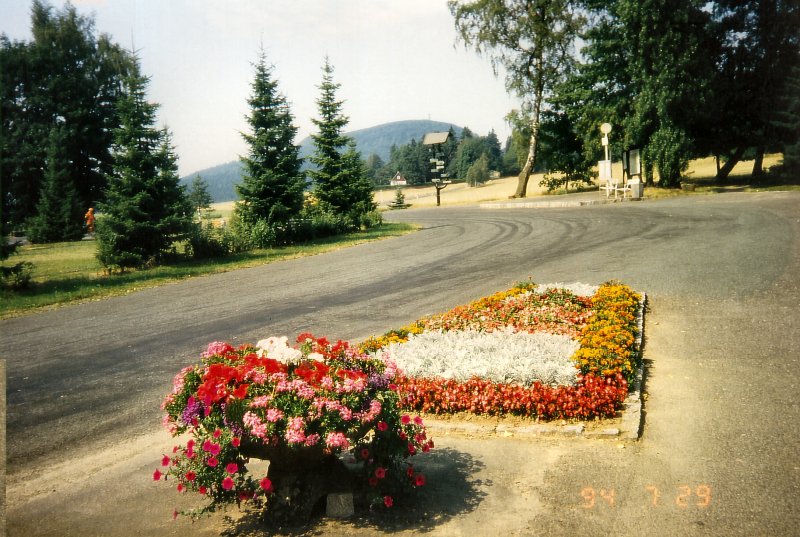 Am Kurhaus von Lckendorf, Blick zum Hochwald-Gipfel, Sommer 1994