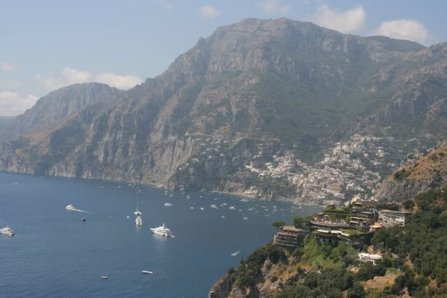 An der Amalfi-Kueste. Blick auf Positano.
