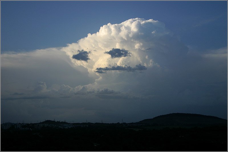 Bild 2 20:27 Uhr: Entwicklung einer Wolke am Korber Kopf bei Waiblingen. 27.5.2007 (Matthias)