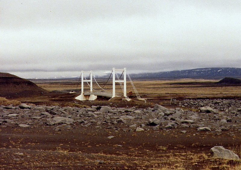 Brcke der Ringstrasse bei Grimstadir ber den Flu Jokulsa a Fjllum im Juni 1997.