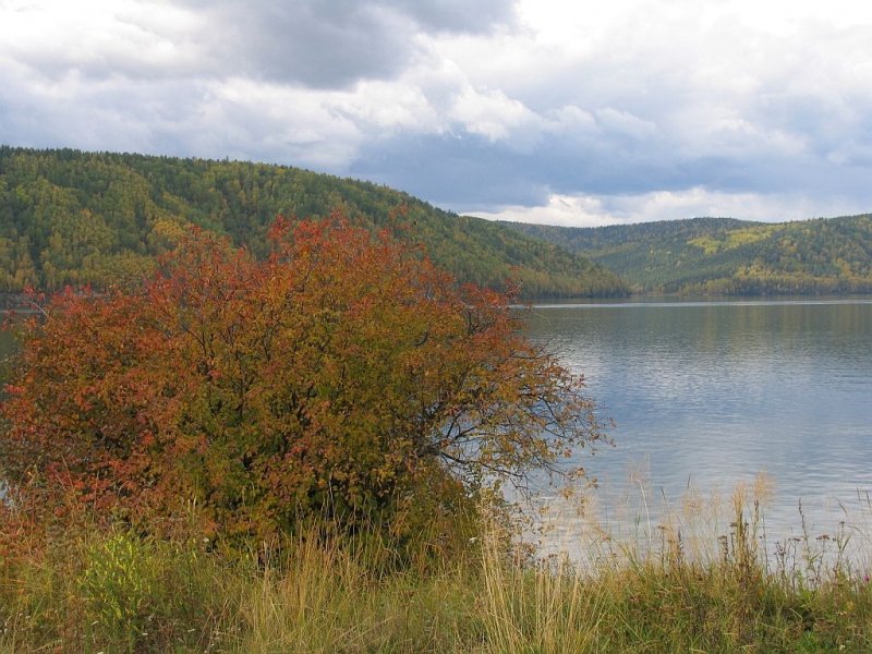 Der Baikalsee (о́зеро Байка́л) bei Listwjanka (Листвянка) am 13-9-2009.