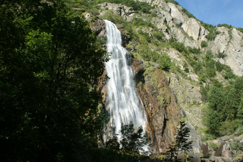 Der Pissevache Wasserfall ist 114 Meter hoch und von bezaubernder Schnheit.
(September 2008)