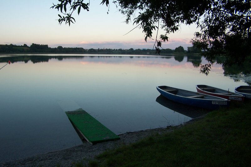 Dieses Bild bot sich im Juli 2007 am Waginger See am spten Abend.