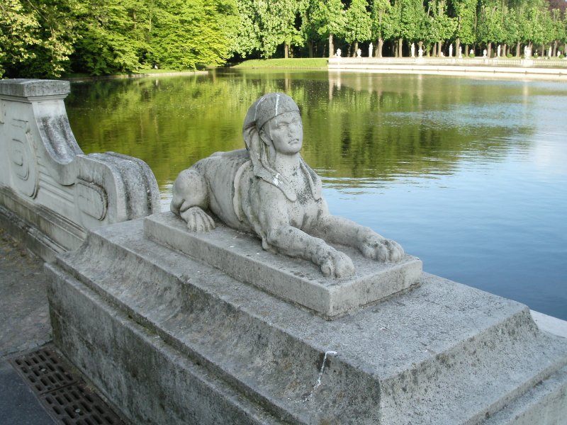Eine Sphinx im Park von Schlo Nordkirchen am 15.05.2004.