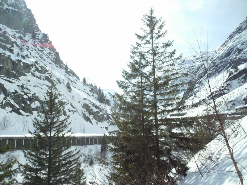 In der Schllenen-Schlucht zwischen Gschenen und Andermatt im Gotthardgebiet. 11.03.2009