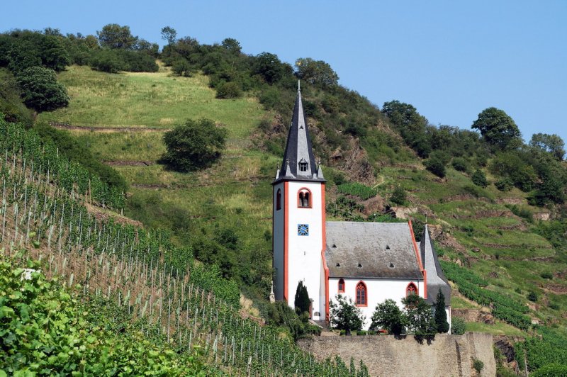 Kirche in den Weinbergen von Hatzenport (16.07.2007)