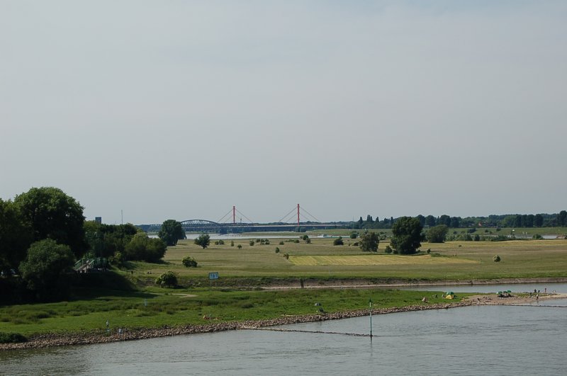 Die Rheinlandschaft bei Duisburg  