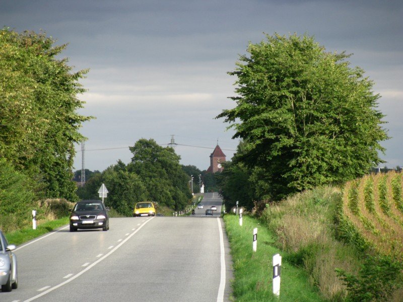 Nordwestmecklenburg, Blick von der Bundesstrae B 105 nach Grevesmhlen, in Hintergrund die St.-Nikolai Kirche, 13.09.2008