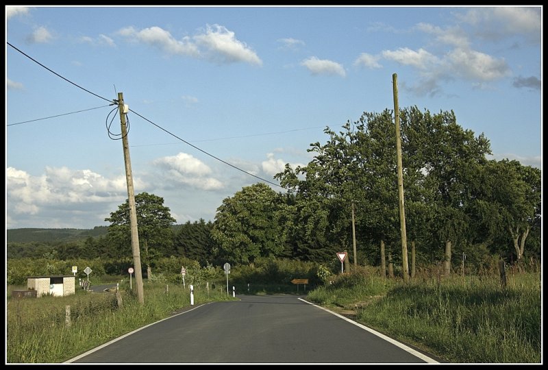 Eine Kreuzung im Sauerland. Hier zwischen L�denscheid und Meinerzhagen. (19.06.2009)