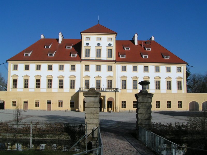 Schloss Aurolzmnster; (ehemals prchtiges Wasserschlo, 1691-1711) war eigentlich schon dem Ruin verfallen, und wird dzt. wieder mhsam restauriert.