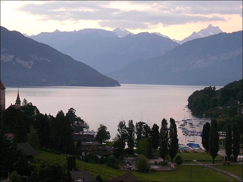 Morgenstimmung am Thuner See fotografiert am 30.07.08. (Hans) 