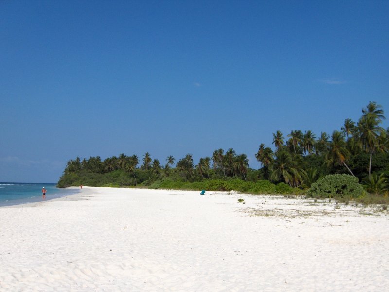 Strand an der Atoll auenseite, die insel ist 1500x200 meter. Mrz 2006