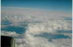 Blick aus dem Flugzeug: Ueber den Wolken von Australien