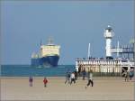 Keine Panik am Strand von Oostende am 14.09.08. Das Schiff ist noch weit weg! (Jeanny)