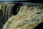 Ein Blick auf die Abrikante der Iguazu Wasserflle an der Grenze von Argentinien und Brasilien im Mrz 1992