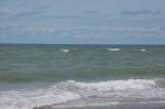 Wellen brechen sich am Strand.....brunen ohne schwitzen und die Weite des Meeres geniessen......Urlaub fr die Seele. Houstrupstrand 11.6.2011