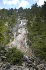 Wasserfall im Almbachklamm im Berchtesgadener Land. Aufnahme: Juli 2008.