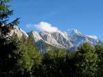 Blick zum Zugspitzmassiv, mit 2962m hchster deutscher Berg und mit jhrlich einer halben Millionen Touristen einer der meistbesuchtesten Gipfel der Alpen, Aug.2006