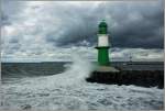 Der starke Wind sorgt fr eine besondere Stimmung an der Ostsee.