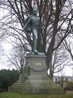 Das Denkmal von Ferdinant von Schill steht an der Sundpromenade in Stralsund von Schill wurde im Kampf gegen die Franzosen am 31.5.1809 bei einem Straenkampf gettet
