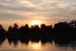 Sonnenuntergang ber den  Hohnehorst See  in Lehrte/Niederschane, am 02.07.10.