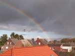 Nach dem heftigen Regenschauer bildet sich ein schner Regenbogen ber Grefrath. Das Foto stammt vom 11.11.2007