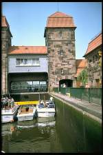 Schleuse Minden, Sommer 1993. Hier kommt man nach der Durchschleusung vom Mittellandkanal in die Weser