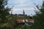 Nach 5 Minuten Fumarsch von unserem Haus entfernt bietet sich dieser Blick auf einen Teil unseres Heimatortes im Saargau.

Felsberg/Saar mit Kirche St. Nikolaus am 23.09.2012