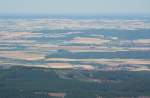 Weite Sicht vom Brocken am Nachmittag des 21.07.2013 Richtung Norden: Rechts unten am Harzrand liegt Stapelburg, oben unter dem Horizont der langgestreckte Hhenzug Elm; dahinter drfte die Sicht ca. 120 - 140 km weit gehen...