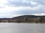 Blick auf Laucha aus Richtung Dorndorf ber das Hochwasser auf den Unstrutwiesen - 28.02.2010