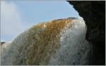 Wie so oft im Norden ist auch das Wasser des Jgala Wasserfalls interessant braun.