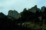 Man mu schon sehr genau hinsehen, um die Ruinen der Burg Peyrepertuse erkennen zu knnen.