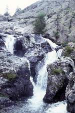 Dpartement Alpes-Maritimes am 2. Juli 1972: Wasserfall in der Nhe vom Refuge des Merveilles.