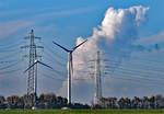 Energiequellen und Transport - Windkraft, neue Hochspannung und Dampfwolke vom Braunkohlekraftwerk Weisweiler.