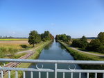 Blick von der Straenbrcke D203 im Elsa ber den Rhein-Rhone-Kanal Richtung Norden, Sept.2016